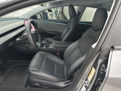 2025 Tesla Model 3 - Photo 14