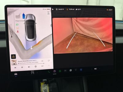 2025 Tesla Model 3 - Photo 13