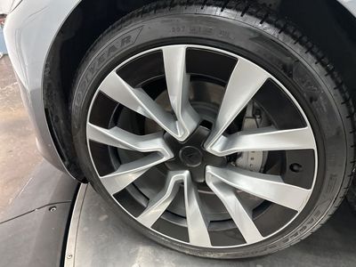 2025 Tesla Model 3 - Photo 27