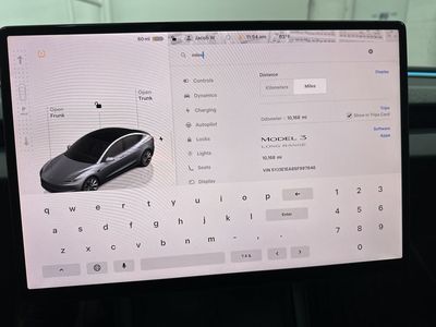 2025 Tesla Model 3 - Photo 12