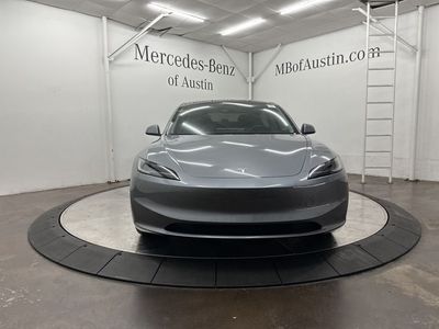 2025 Tesla Model 3 - Photo 2