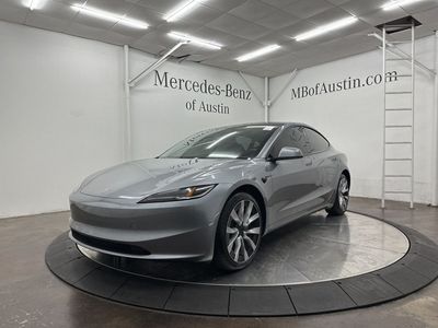 2025 Tesla Model 3 - Photo 3