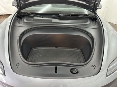 2025 Tesla Model 3 - Photo 26