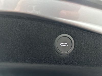 2025 Tesla Model 3 - Photo 21