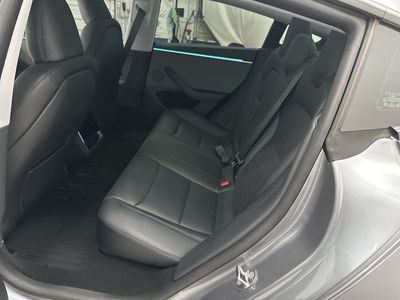 2025 Tesla Model 3 - Photo 18