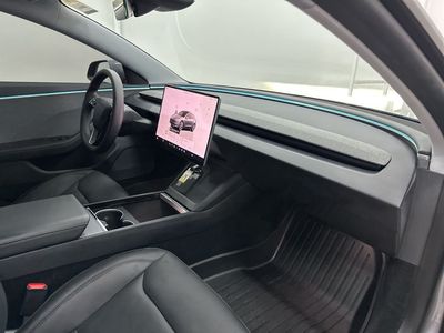 2025 Tesla Model 3 - Photo 22