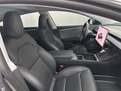 2025 Tesla Model 3 - Photo 23