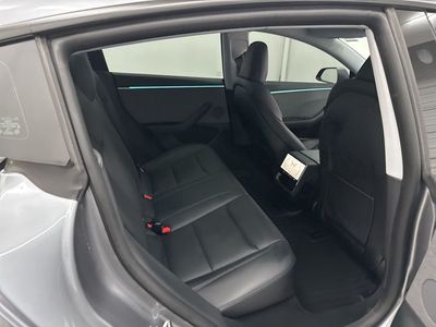 2025 Tesla Model 3 - Photo 19