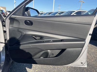 2025 Hyundai Elantra Hybrid — photo 32 view