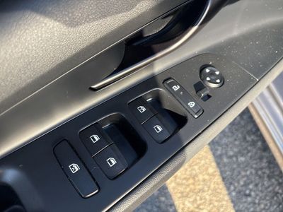 2025 Hyundai Elantra Hybrid — photo 15 view