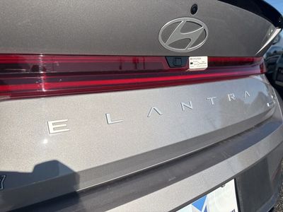 2025 Hyundai Elantra Hybrid — photo 11 view