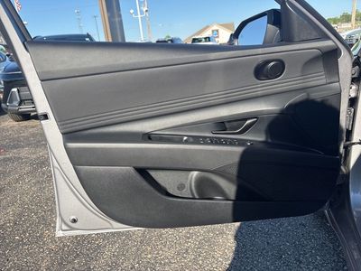 2025 Hyundai Elantra Hybrid — photo 14 view