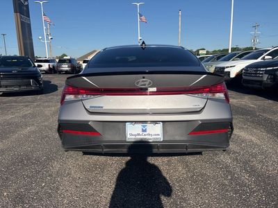 2025 Hyundai Elantra Hybrid — photo 8 view