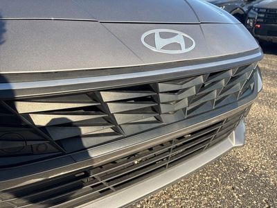 2025 Hyundai Elantra Hybrid — detail view