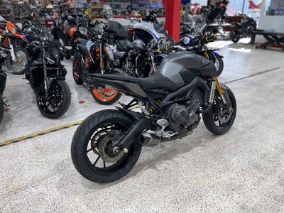 2015 Yamaha FZ-09 — photo 10 view