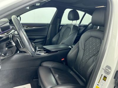 2022 BMW 5 Series - Photo 12