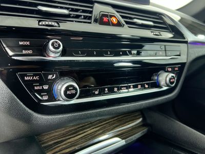 2022 BMW 5 Series - Photo 24