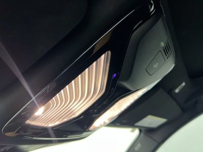 2022 BMW 5 Series - Photo 18