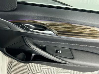 2022 BMW 5 Series - Photo 29