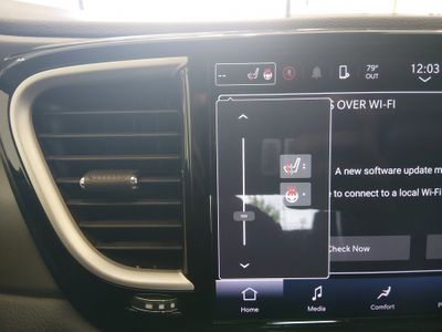 2023 Chrysler Pacifica - Photo 18