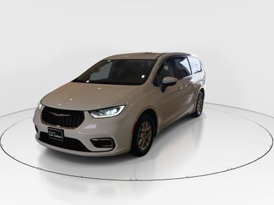 2023 Chrysler Pacifica - Photo 3