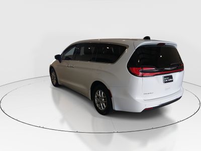 2023 Chrysler Pacifica - Photo 5