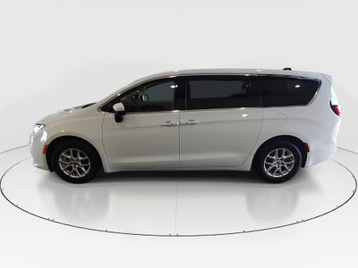 2023 Chrysler Pacifica - Photo 4