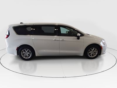 2023 Chrysler Pacifica - Photo 8
