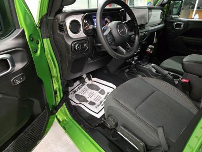 2026 Jeep Wrangler — photo 14 view