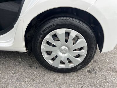 2015 Toyota Yaris - Photo 17