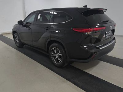 2022 Toyota Highlander - Photo 3