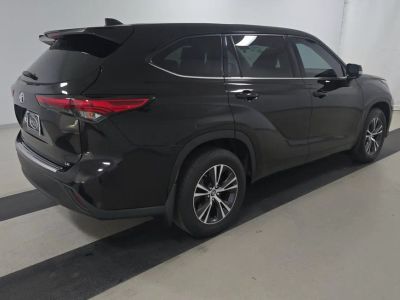 2022 Toyota Highlander - Photo 2