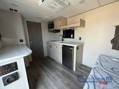 2025 Coachmen RV Catalina Summit Series 7 - Photo 5