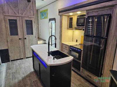 2021 Forest River RV Cherokee Arctic Wolf — photo 11 view