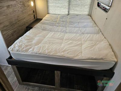 2021 Forest River RV Cherokee Arctic Wolf — photo 41 view