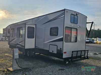 2021 Forest River RV Cherokee Arctic Wolf — interior view