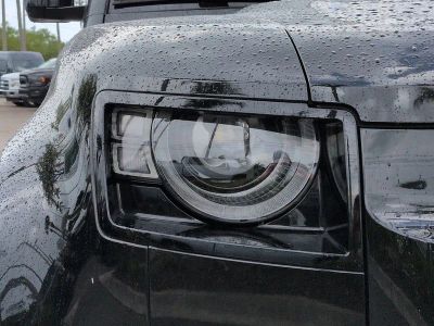 2023 Land Rover Defender 110 — photo 10 view