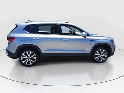 2024 Volkswagen Taos — photo 8 view