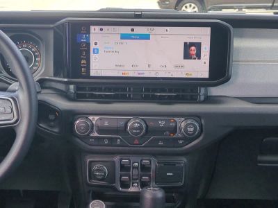 2026 Jeep Wrangler — photo 18 view