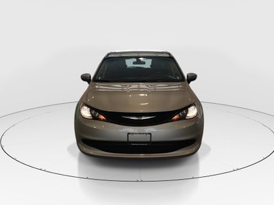 2022 Chrysler Voyager - Photo 2