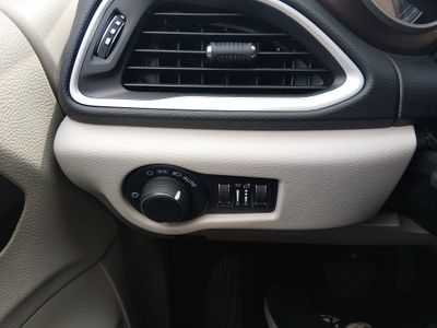 2022 Chrysler Voyager - Photo 13