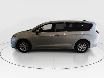 2022 Chrysler Voyager - Photo 4