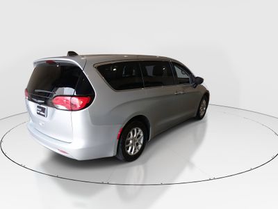 2022 Chrysler Voyager - Photo 7