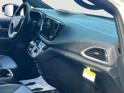 2026 Chrysler Pacifica — photo 26 view