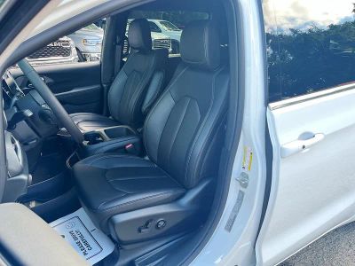 2026 Chrysler Pacifica — photo 16 view