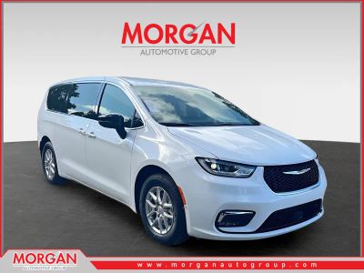 2026 Chrysler Pacifica Select in White — front three-quarter view