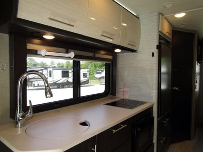 2019 Thor Motor Coach COMPASS - Photo 9