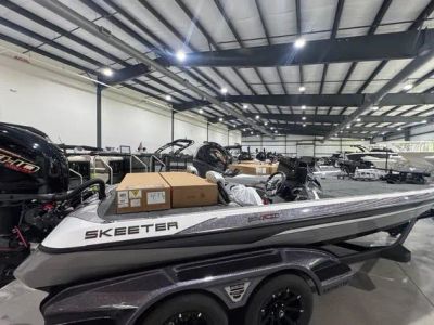 2026 Skeeter FXR21 FLEX — front three-quarter view