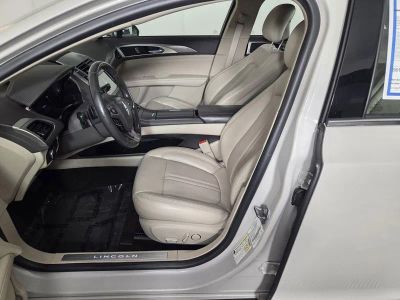 2019 Lincoln MKZ — photo 10 view