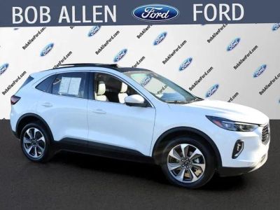 2023 Ford Escape Platinum in Star White Metallic Tri-Coat — front three-quarter view